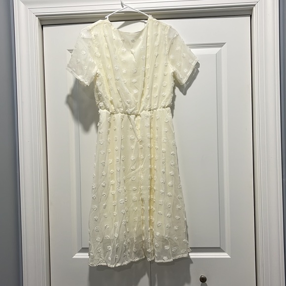 Women’s knee length, short sleeve, dress size XL. IN GREAT CONDITION! - Picture 2 of 4